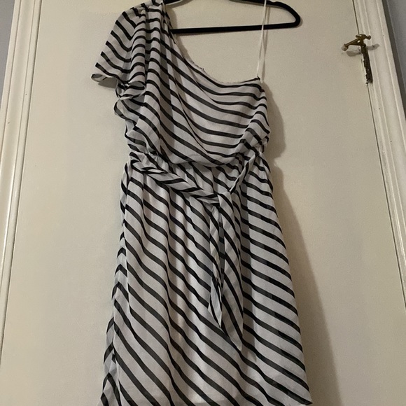Express one shoulder dress - Picture 4 of 7